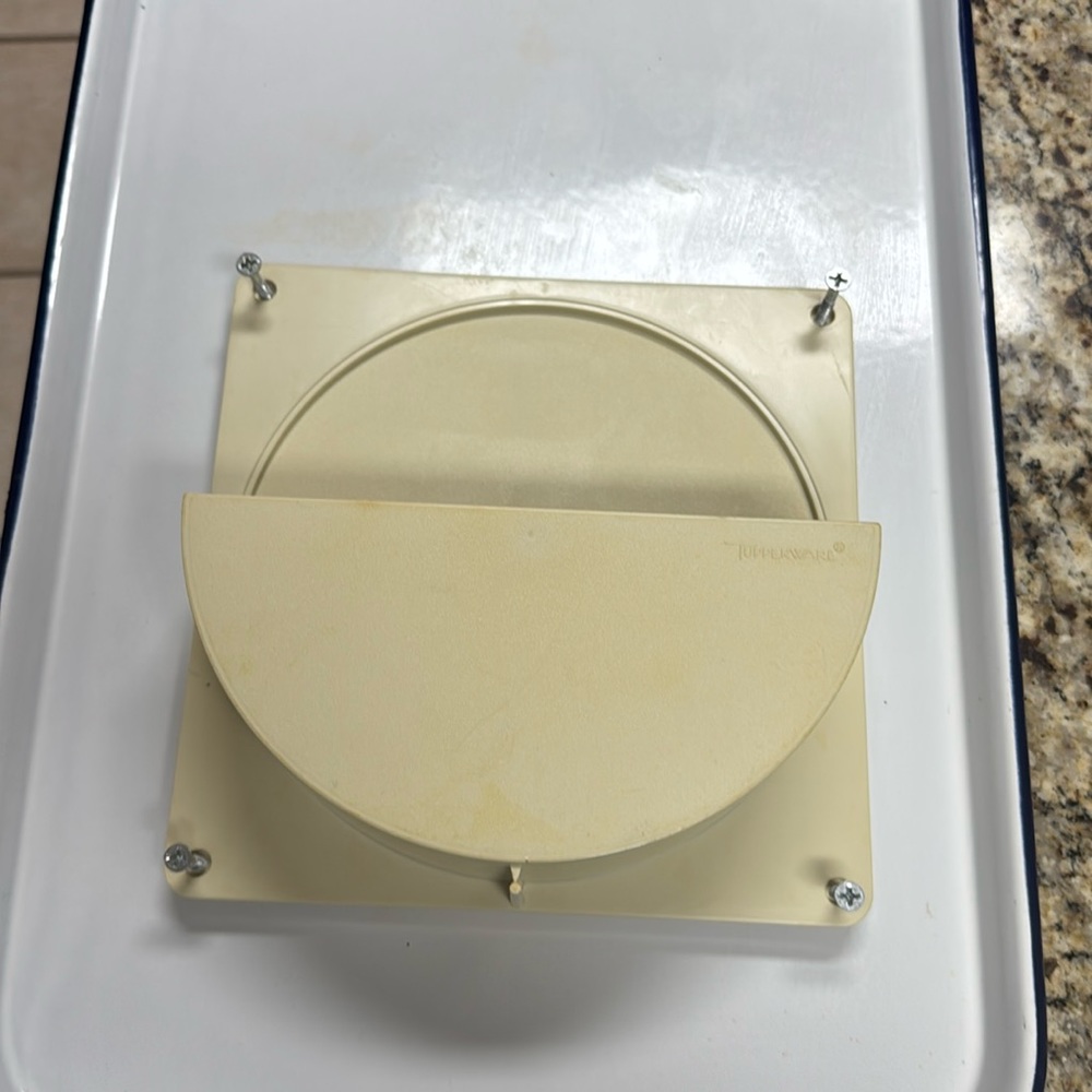 Tupperware 1990s 8”x8” Medium Almond Lid/Seal or Paper Plate Holder #1645-4 Wall